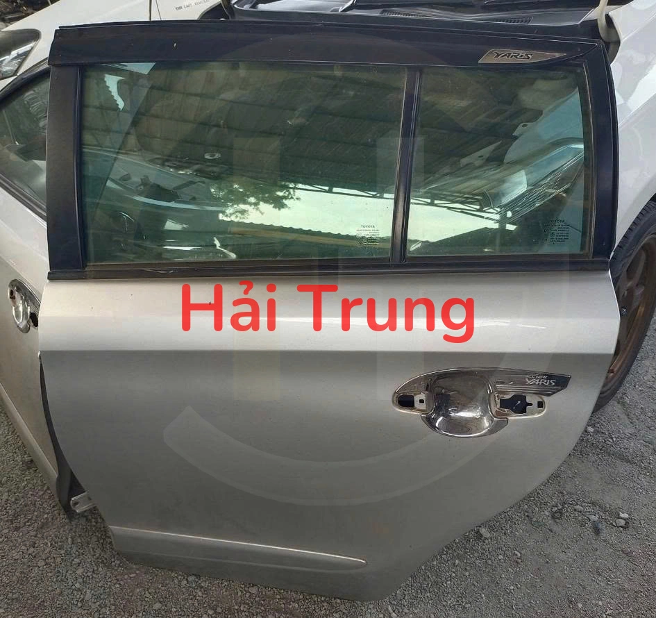 Cánh cửa sau Toyota Yaris Tháo Xe