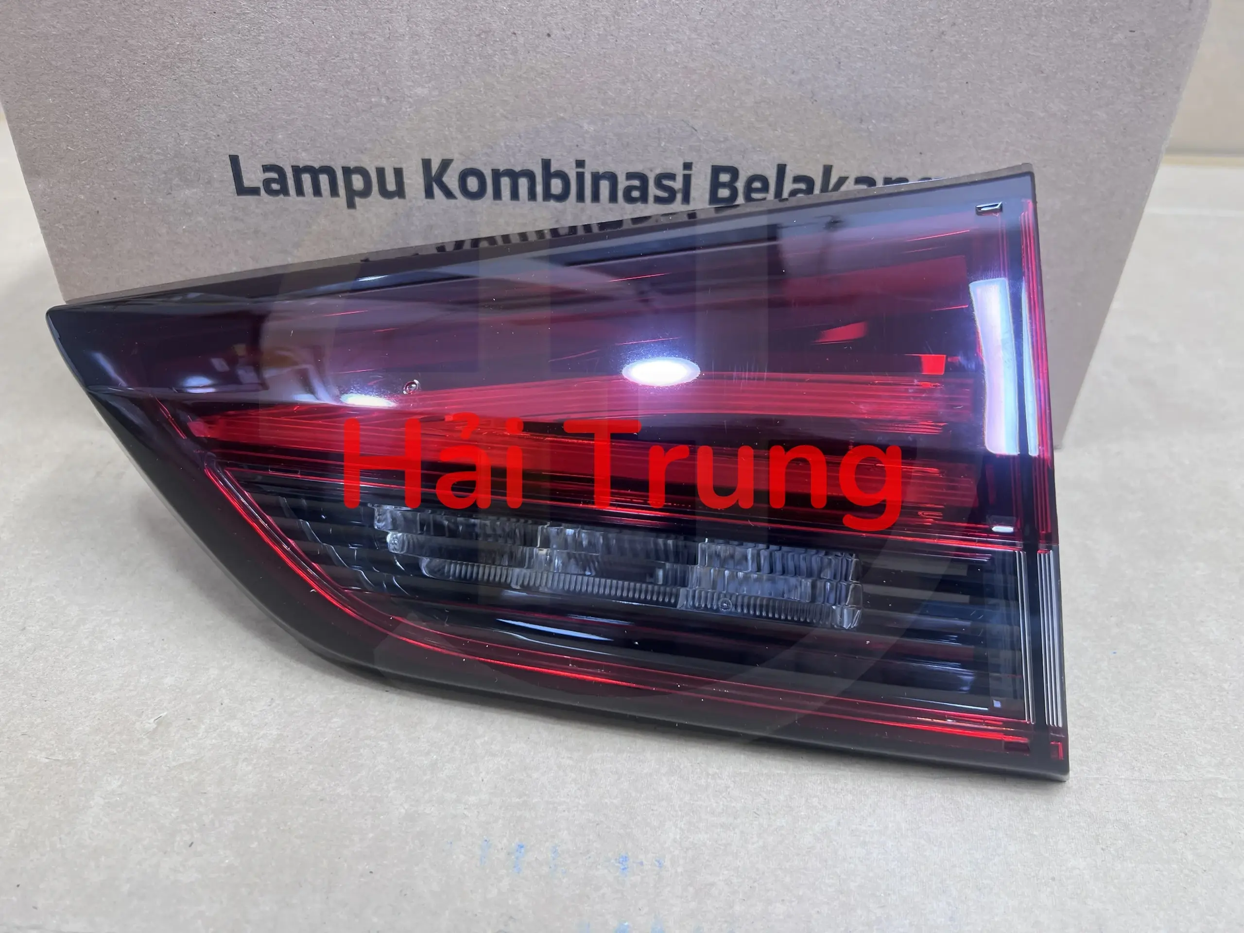 Đèn hậu trong Mitsubishi Xpander 2019-2023 chính hãng 8330B098 