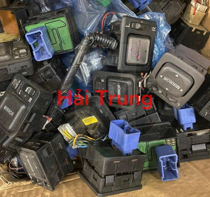 Công tắc đơn Tháo Xe Toyota Vios, Innova, Altis, Camry, Fortuner, Hilux, Hiace