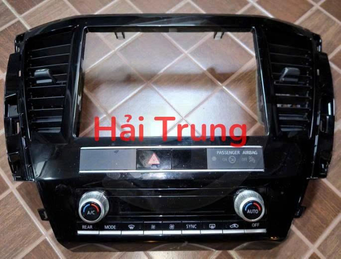 Mặt dưỡng màn hình Mitsubishi Pajero Sport 2016-2020 Tháo Xe