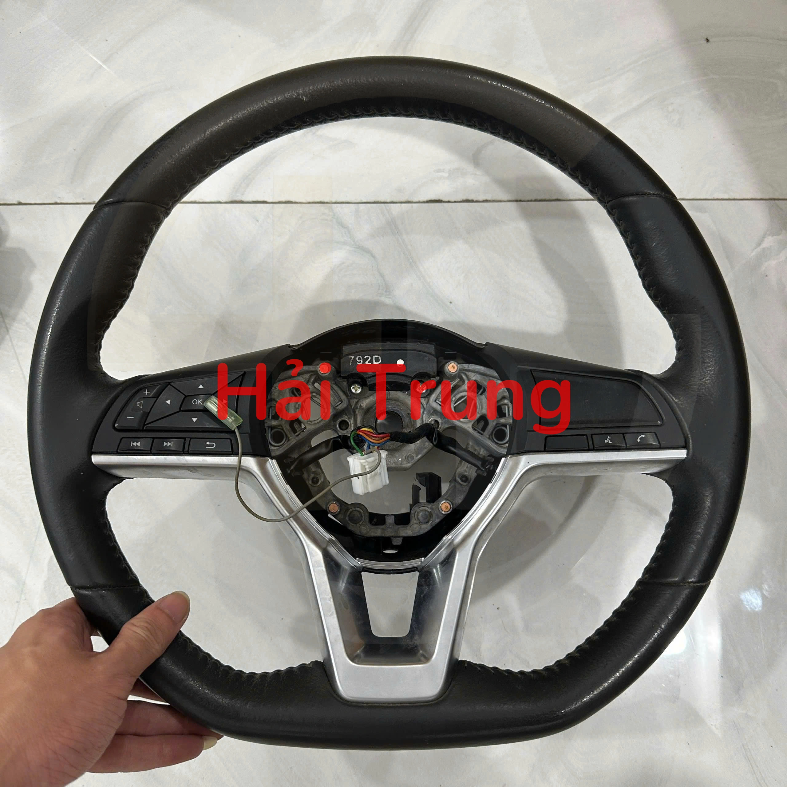 Vô lăng Nissan Almera Tháo Xe