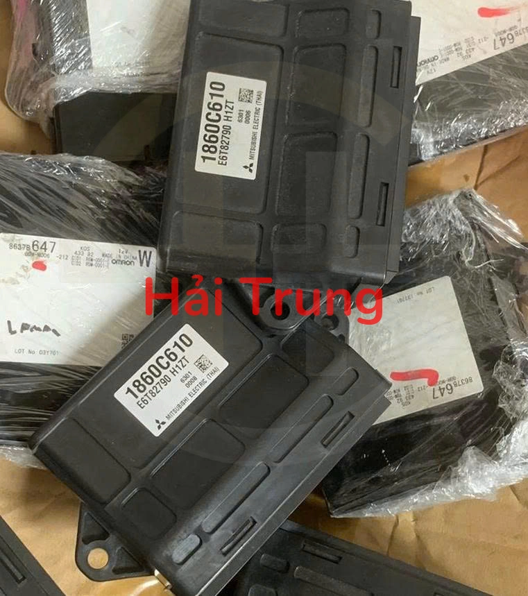 1860C610 Hộp lưu trữ Hộp đen Mitsubishi Mirage Tháo xe