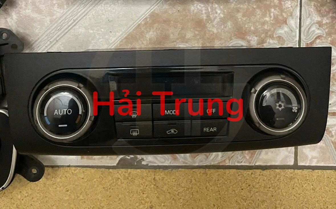 Tháo xe bảng điều khiển công tắc điều hòa AC Mitsubishi Pajero 2008