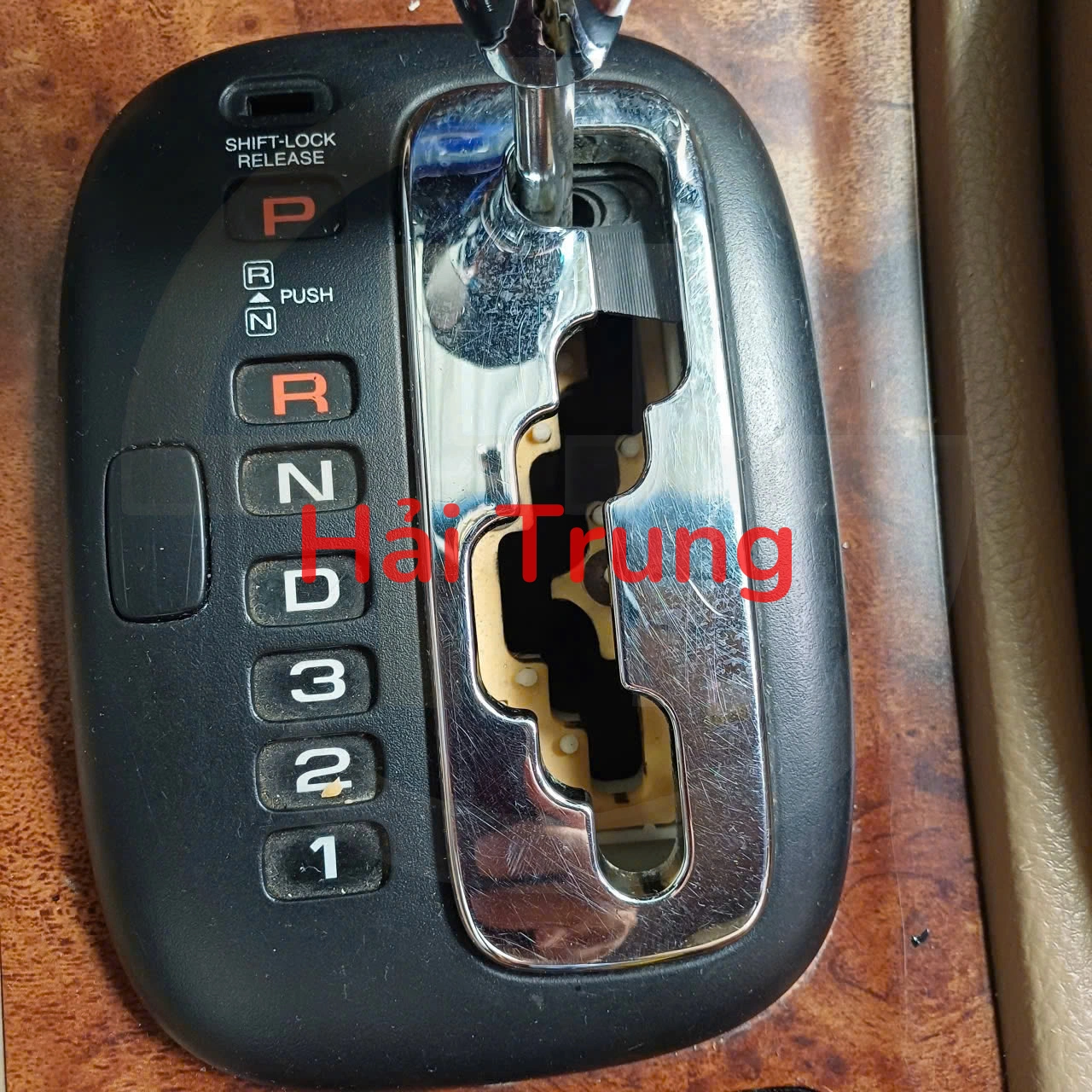 Ốp cần số Magnus Tháo xe