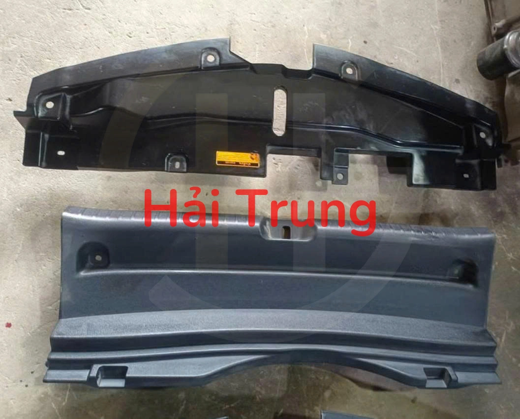 Ốp che khóa cốp sau Toyota Vios Tháo Xe