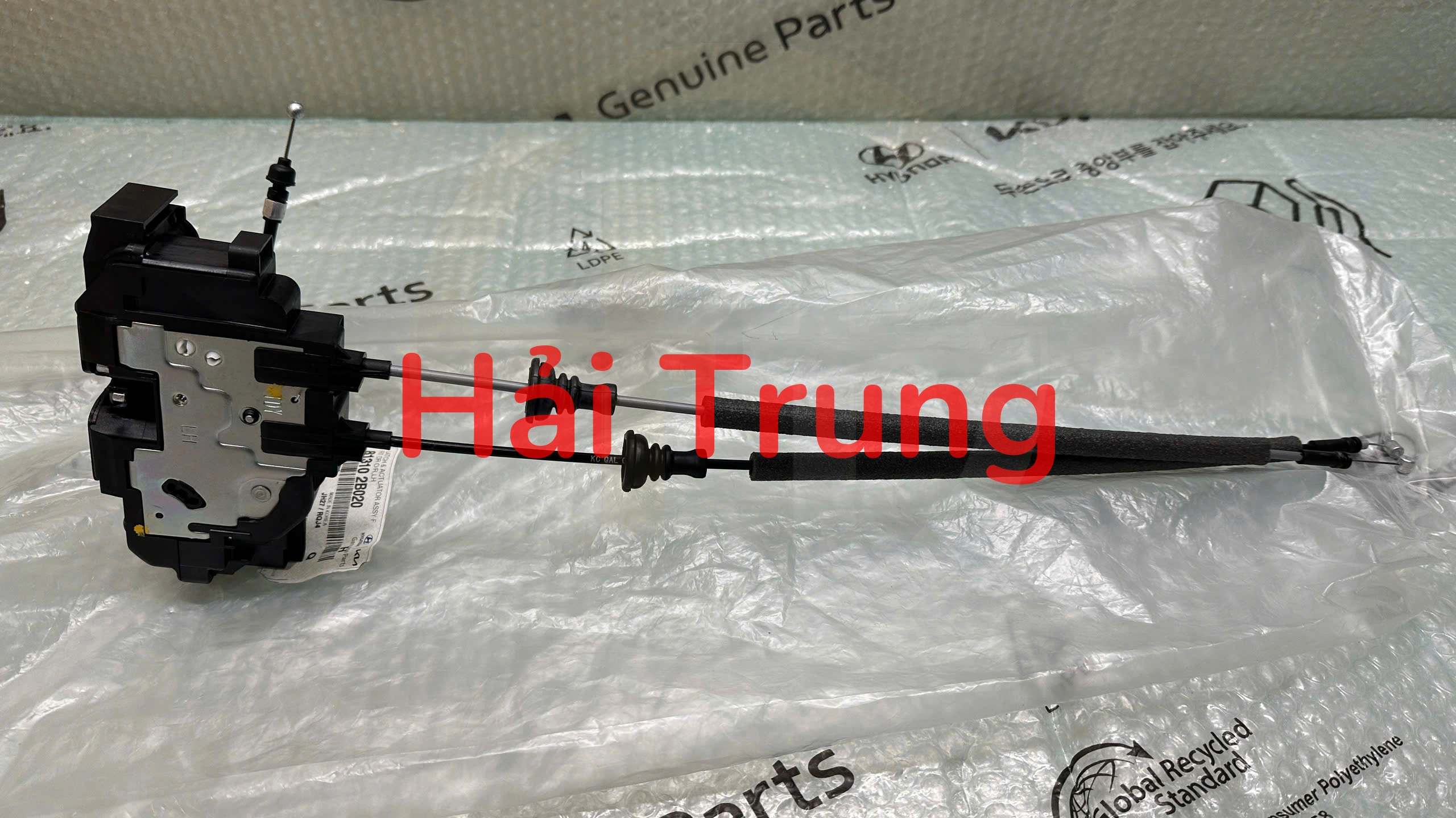 Khoá ngậm cửa trước Hyundai Santafe 2009-2012 chính hãng 813102B020 813202B020 