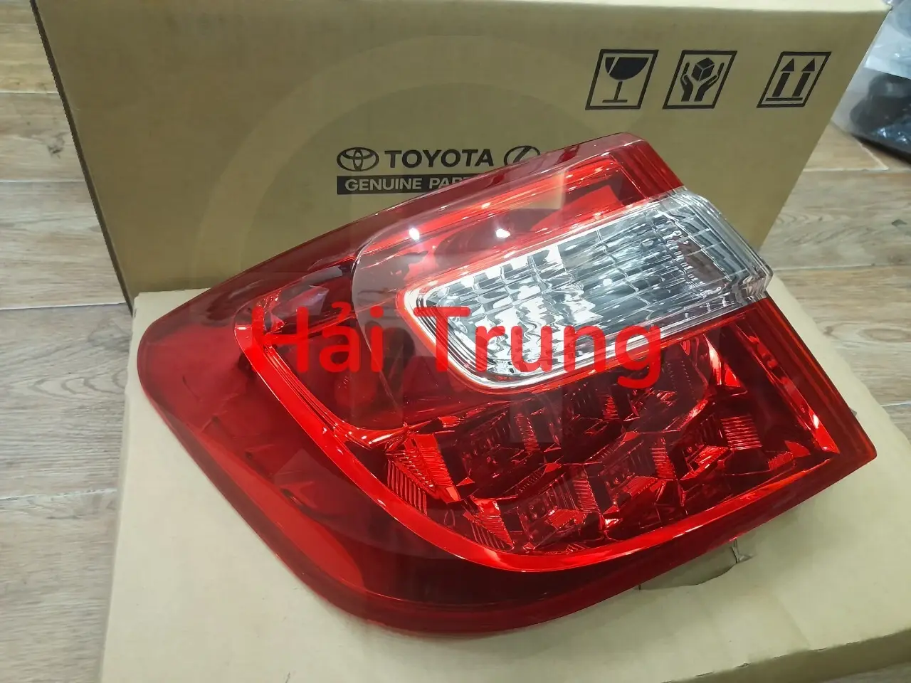 Đèn hậu ngoài trái Toyota Camry 2014