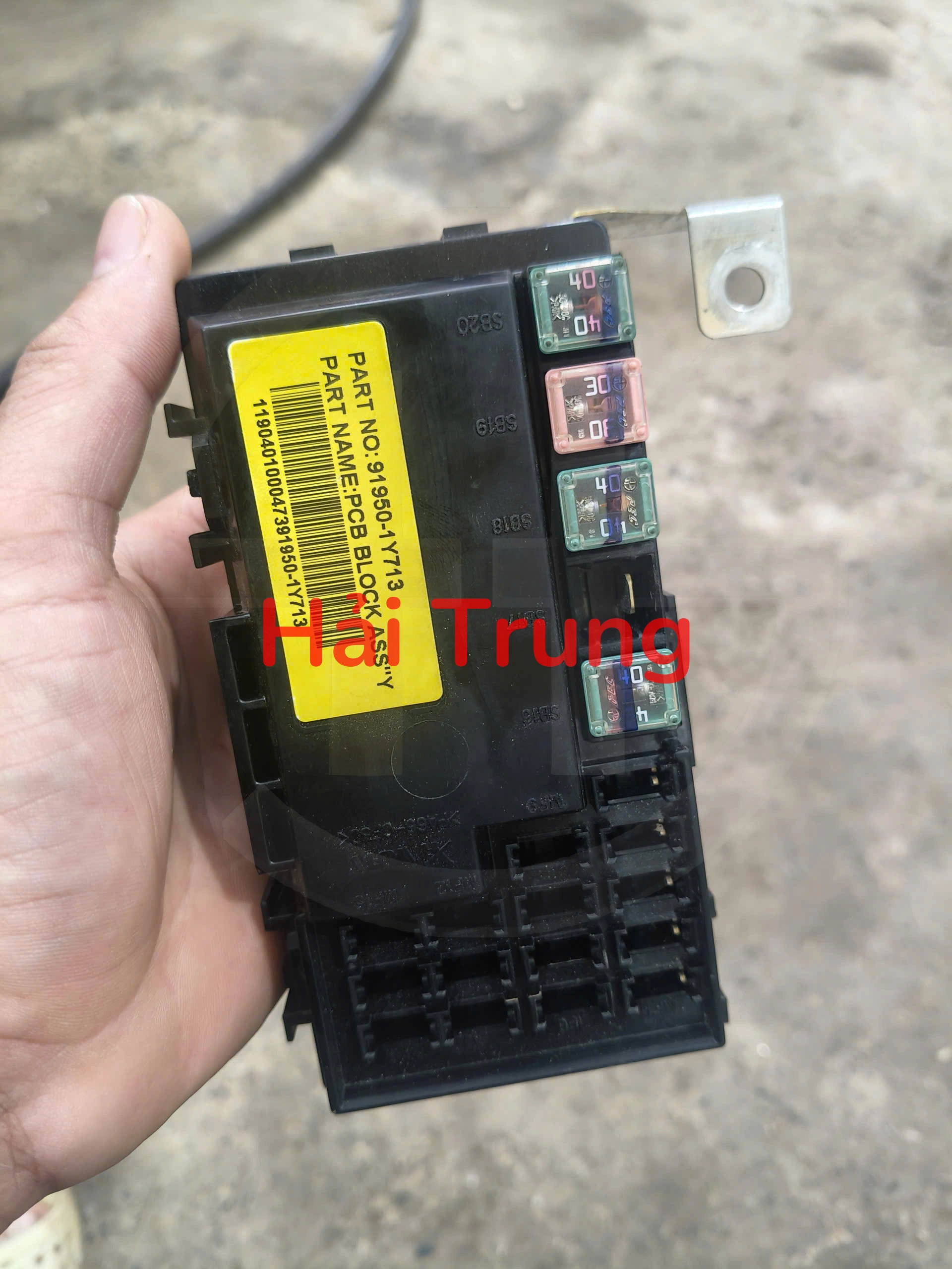 Hộp cầu chì trong xe KIA Morning 2015 919501Y713