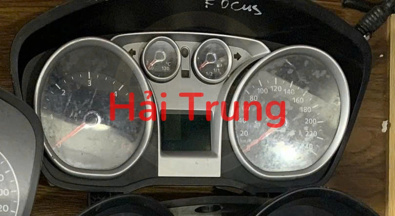 Tháo xe đồng hồ táp lô Ford Focus 2008-2013