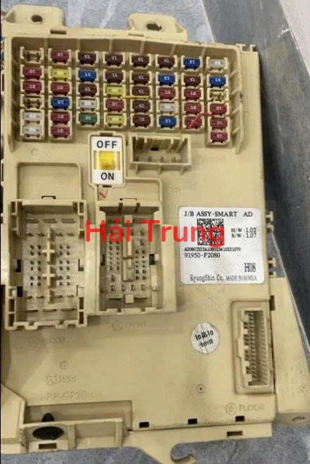 Tháo Xe Hộp cầu trì trong xe Hyundai Elantra 2016-2018 91950F2080