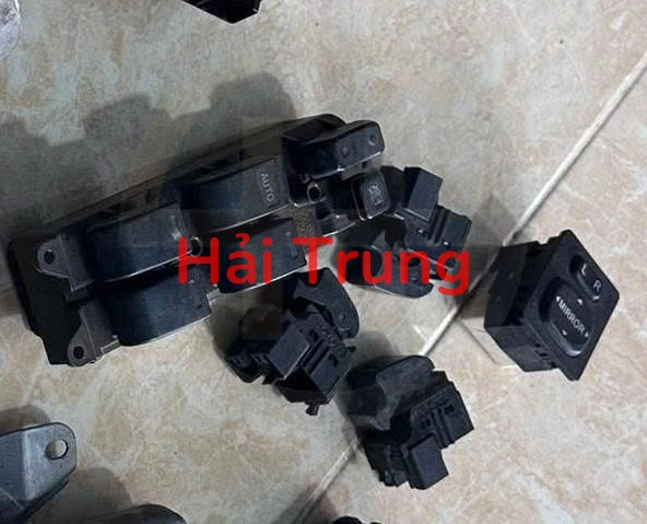 Công tắc lên xuống kính đủ bộ Toyota Innova 2006-2011 Tháo Xe