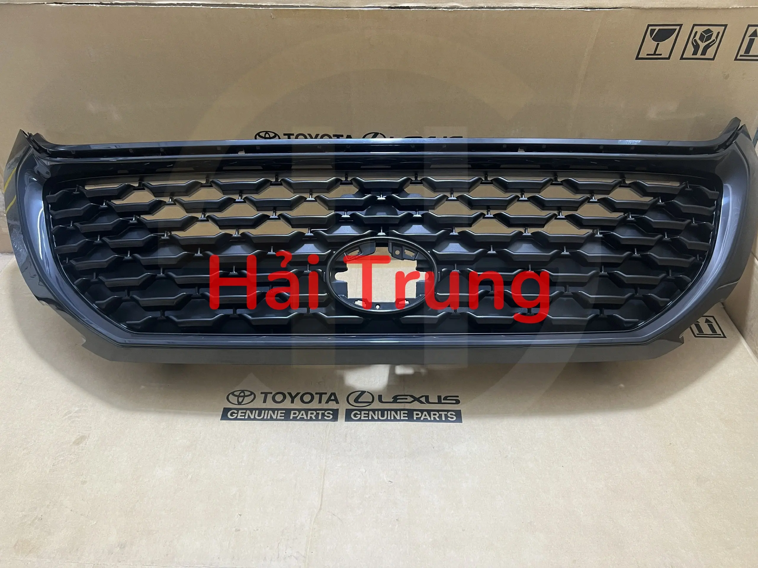 Mặt ca lăng Toyota Corolla Cross chính hãng