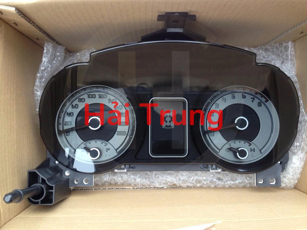 8100A546 Đồng hồ táp lô Mitsubishi Pajero 2010