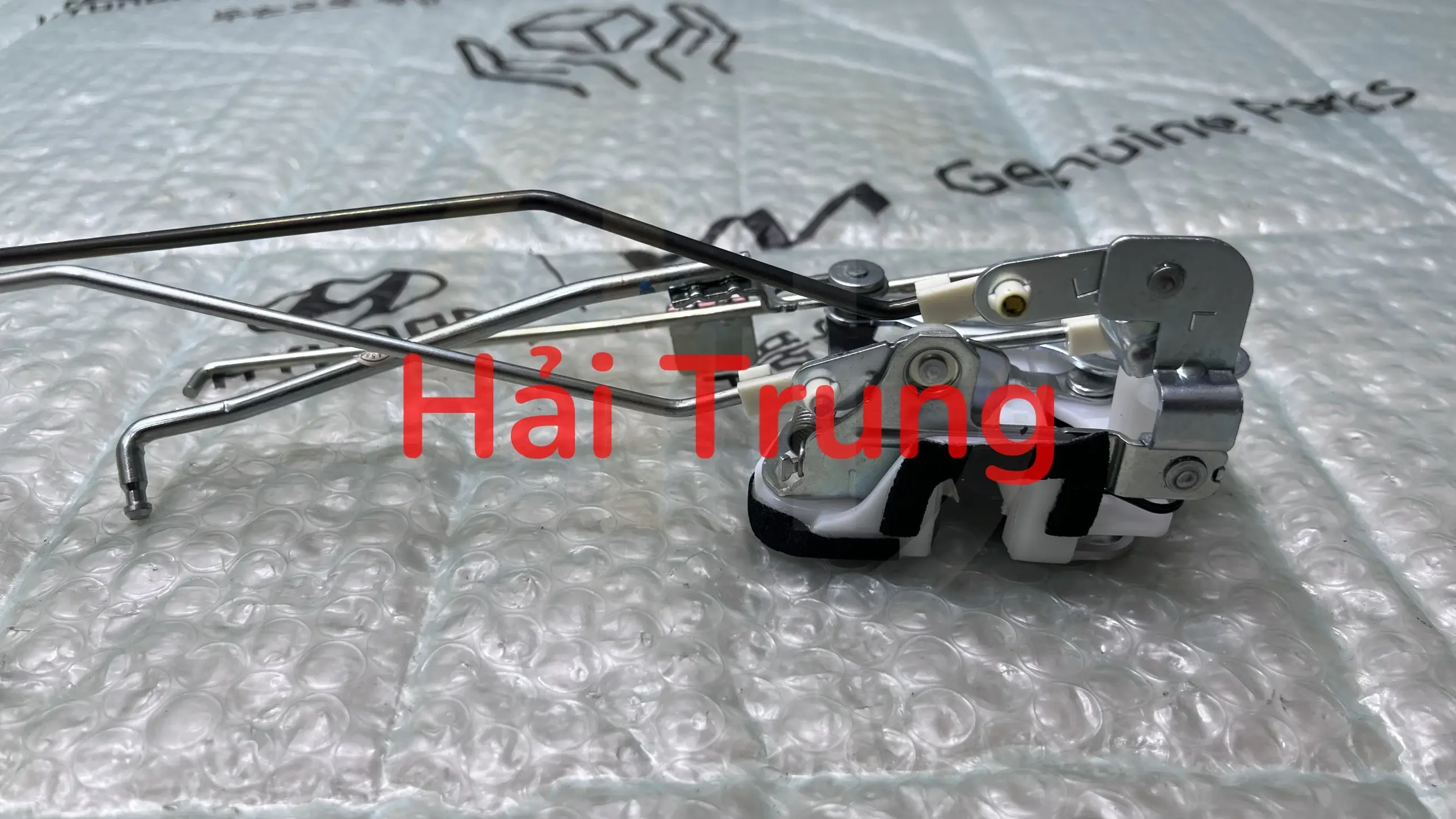 Ổ khóa ngậm cửa Hyundai HD chính hãng 813105H010 