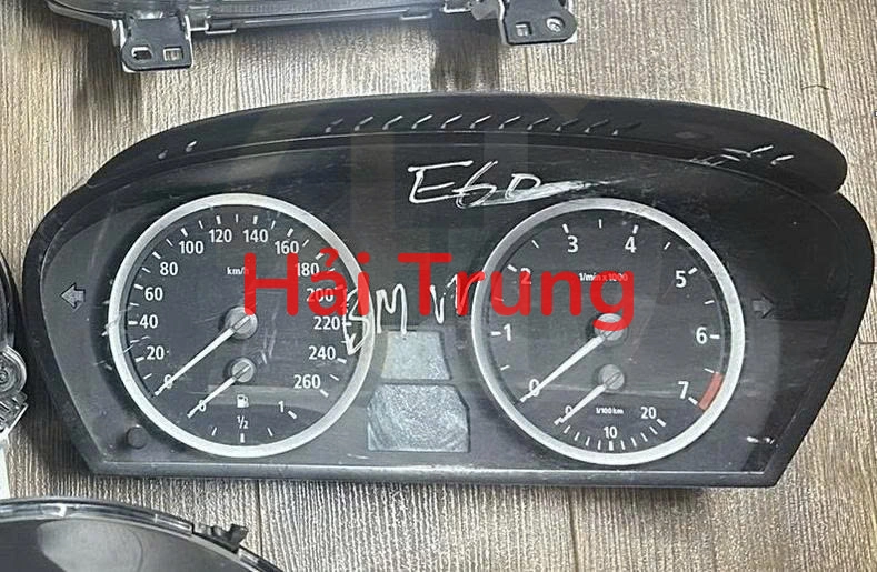 Tháo xe Đồng hồ táp lô BMW E60