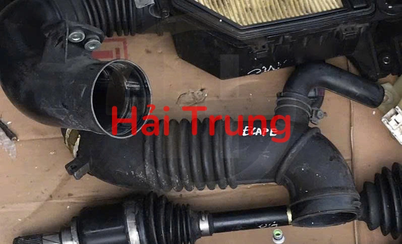 Ống hút gió động cơ Ford Escape 2009-2013 Tháo Xe