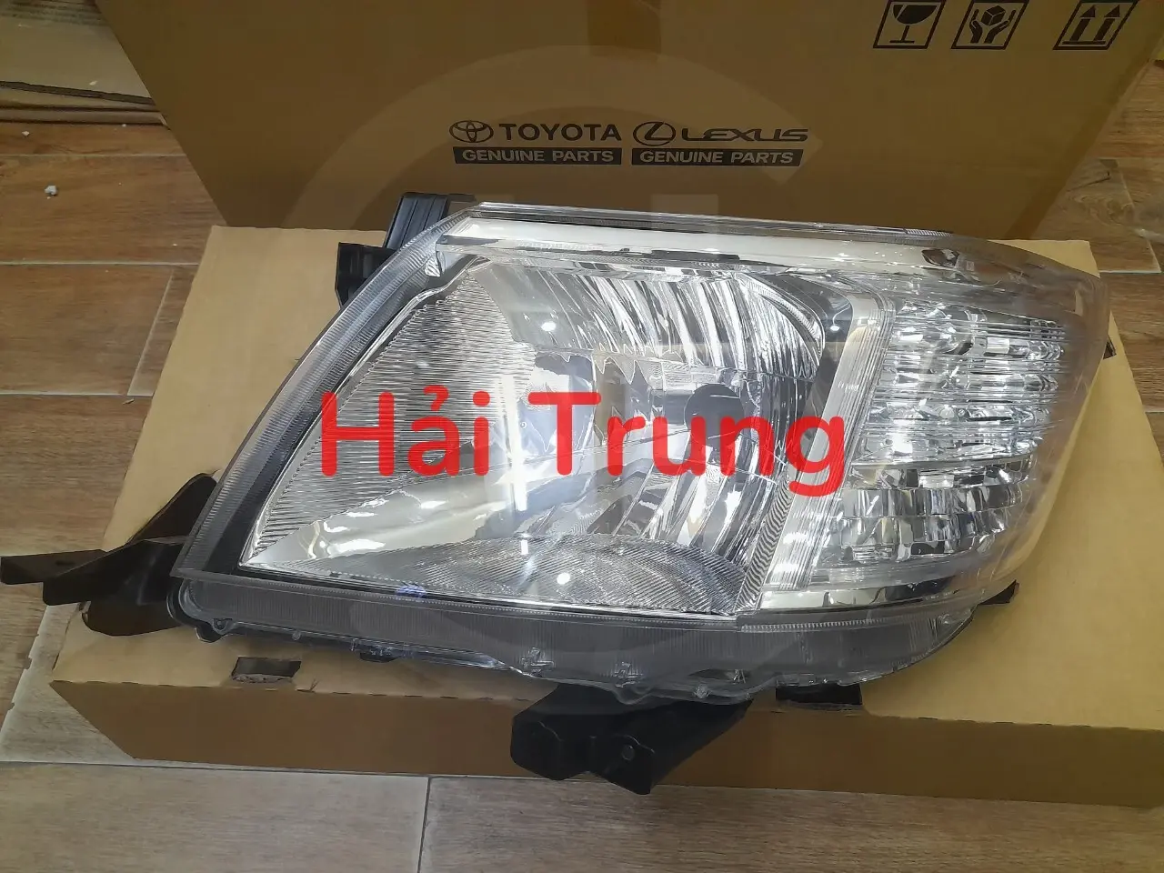 Đèn pha Toyota Hilux 2012 2013 2014 chính hãng