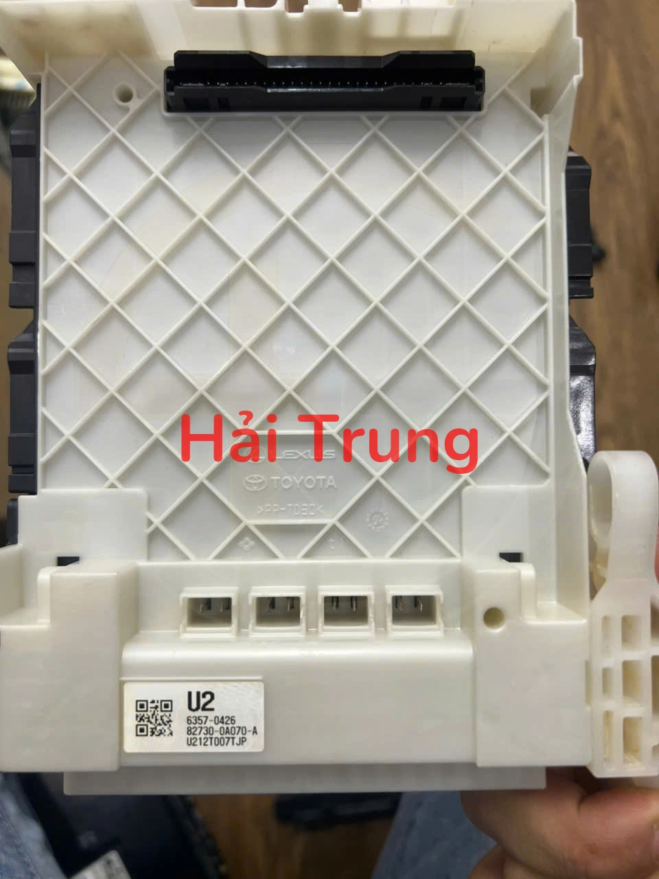 Hộp cầu trì trong xe Toyota Corolla Cross Tháo xe