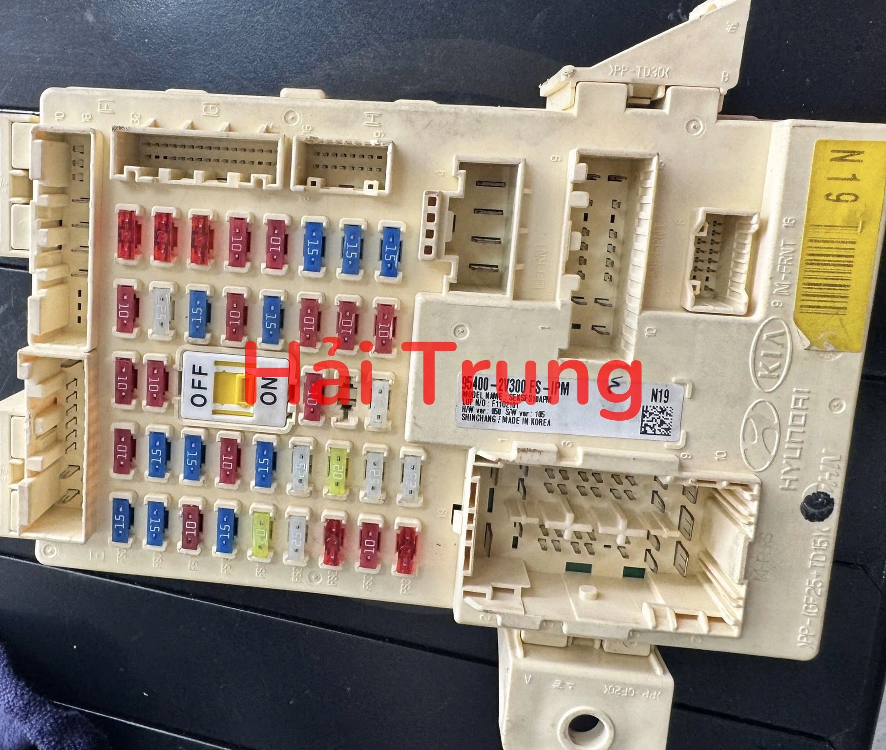 Hộp cầu trì trong xe Hyundai Veloster Tháo Xe 954002V300