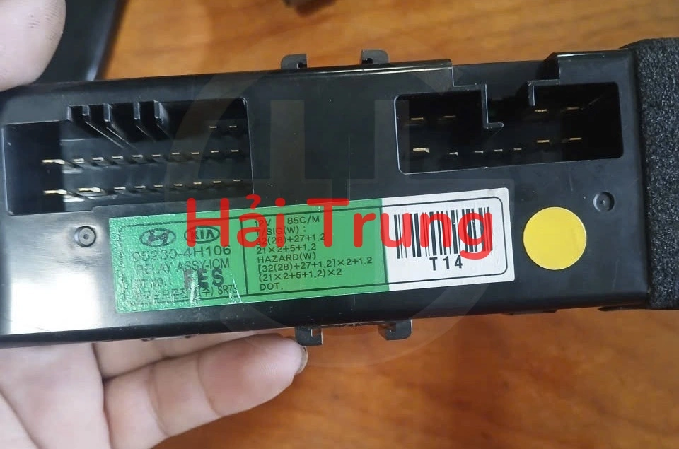 Hộp tín hiệu đèn Hyundai Starex H1 Tháo Xe 952304H106
