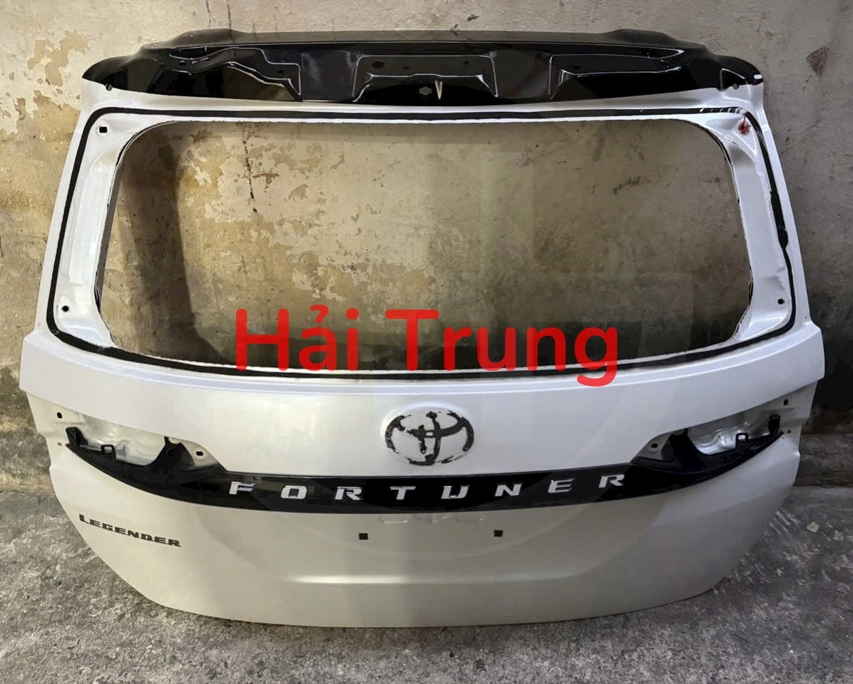 Tháo xe cốp sau, cửa hậu Toyota Fortuner