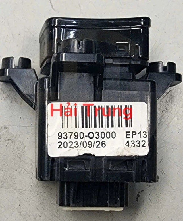 Công tắc đèn cảnh báo nguy hiểm Hyundai Custin Tháo Xe 93790-O3000