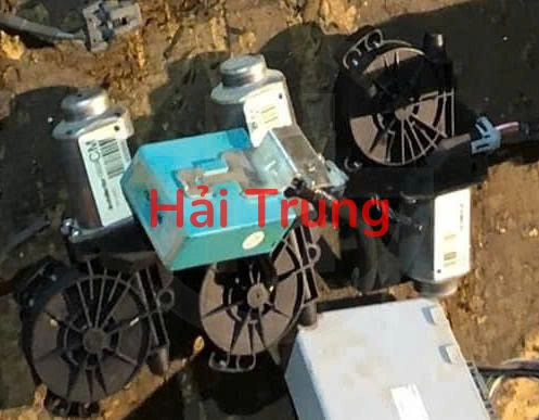 Mô tơ lên xuống kính Hyundai Santafe 2009 2010 Tháo Xe