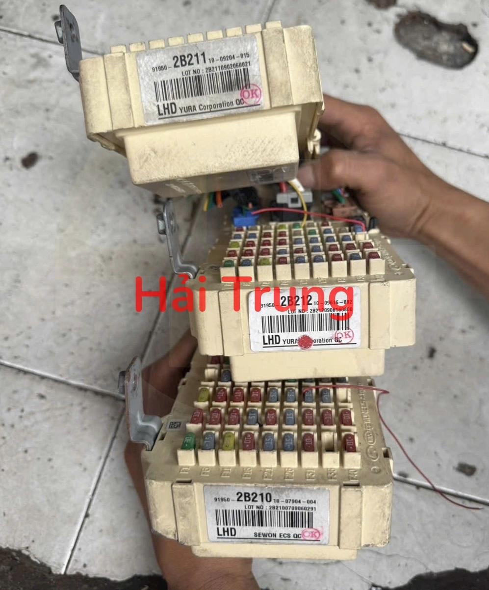 Hộp cầu trì trong xe Hyundai Santafe 2006-2010 Tháo Xe 919502B210 919502B211 919502B212