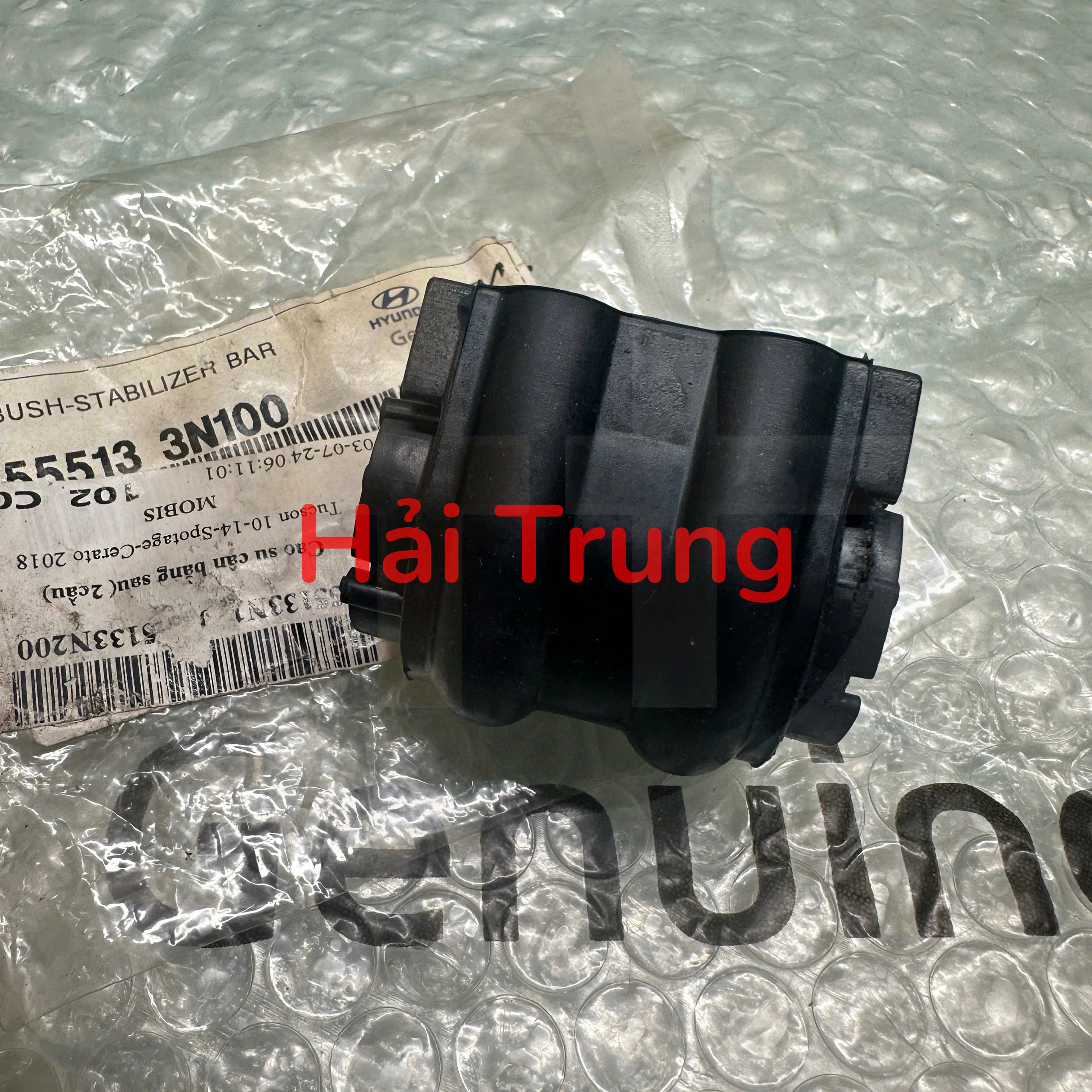 Ốp cao su cân bằng sau 2 cầu Hyundai Tucson, Sportage 2009-2014 chính hãng 555133N100 