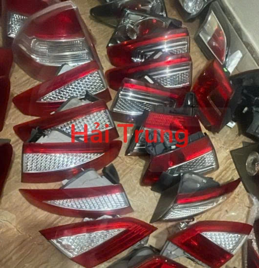 Đèn hậu trong, đèn hậu ngoài Mondeo 2003-2012 Tháo Xe