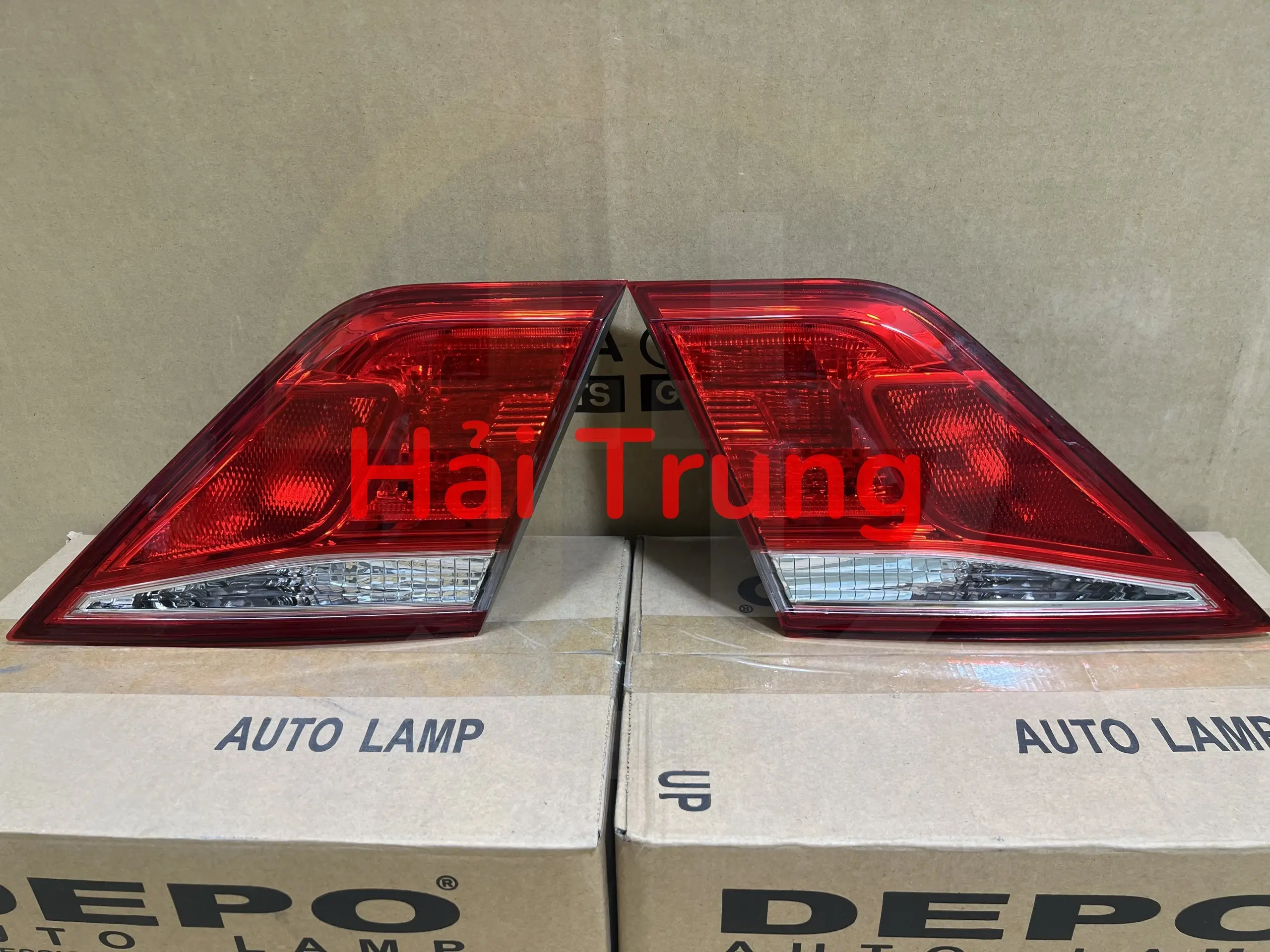 Đèn hậu trong Toyota Camry 2009 hãng Depo