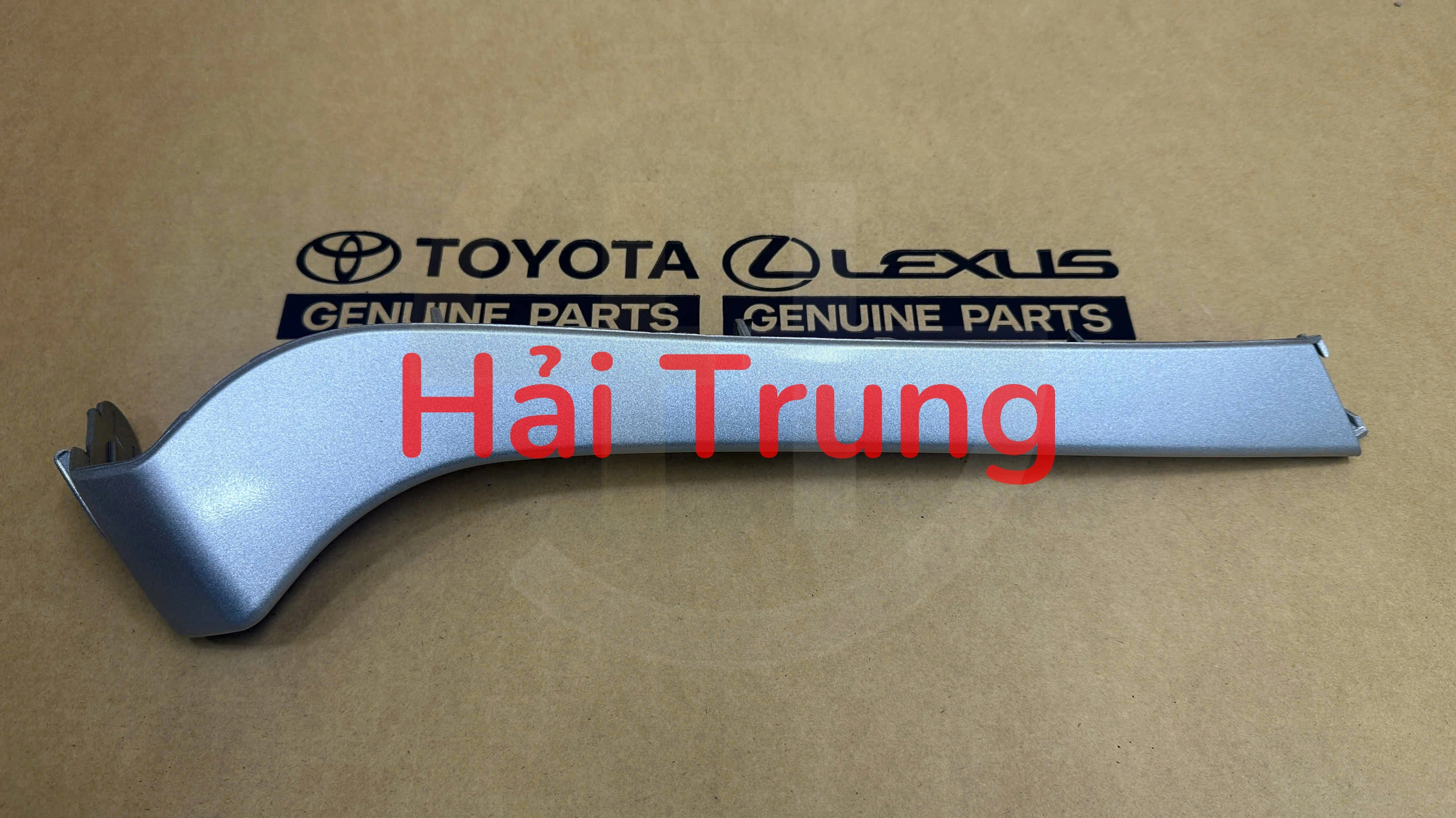 Ốp mạ cản trước Toyota Yaris 2016