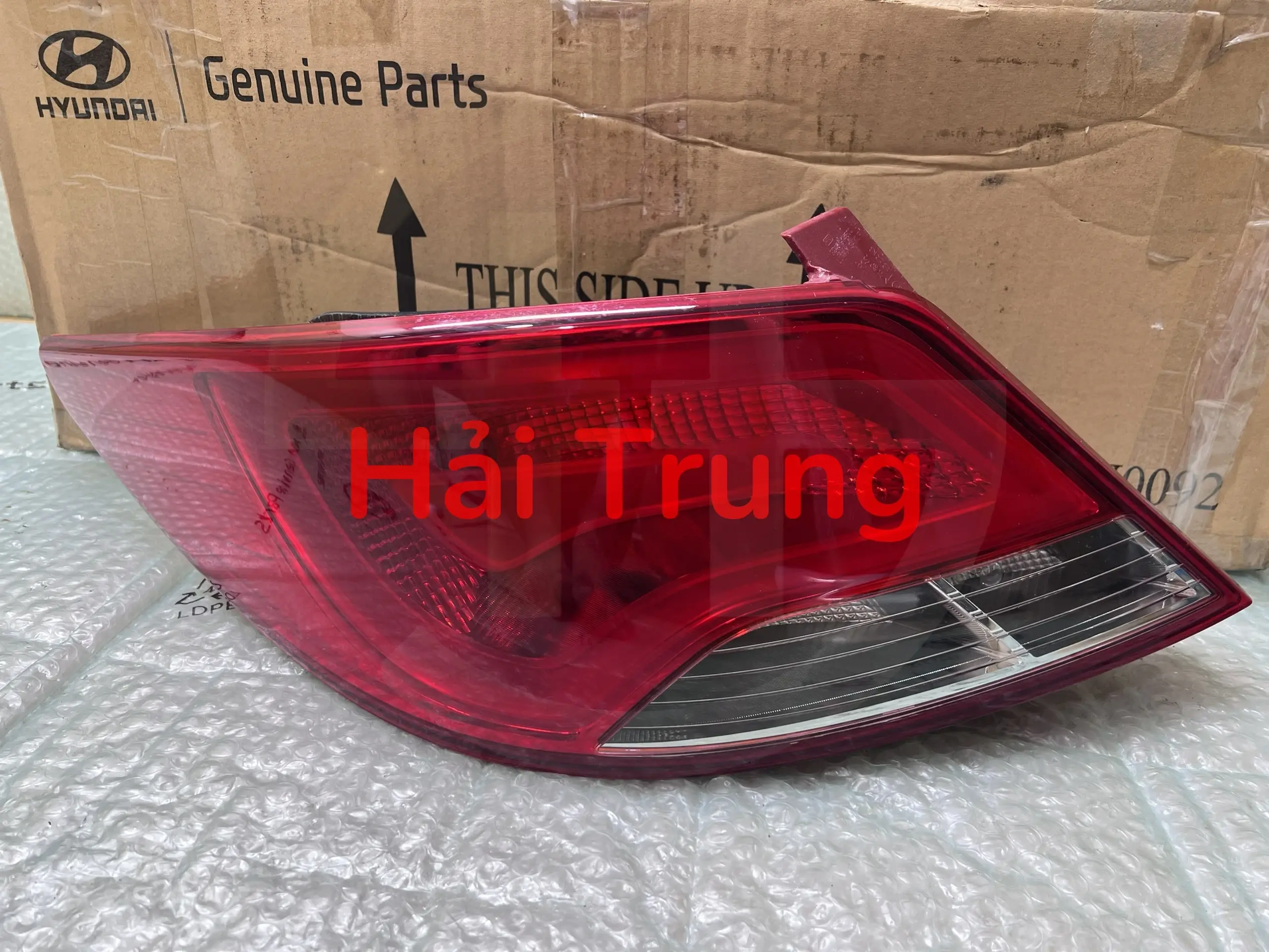 Đèn Hậu ngoài Hyundai Venza 2014-2018 chính hãng 924011V600, 924021V600.