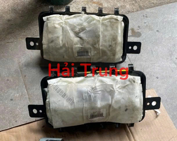 Tháo xe túi khí phụ táp lô Kia RONDO CARENS 