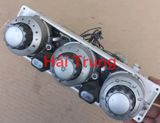 Tháo xe bảng điều khiển điều hòa Mitsubishi JOLIE