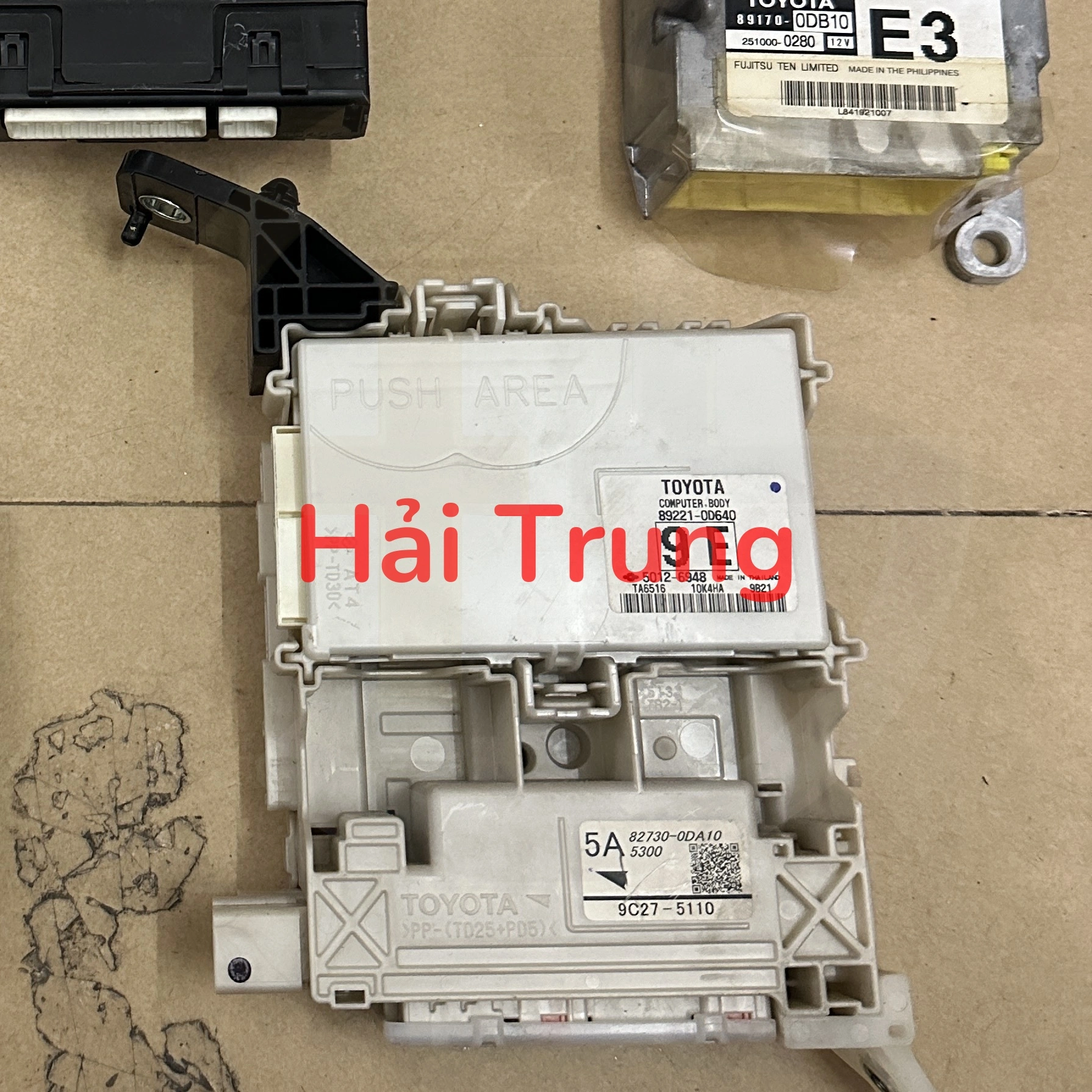 Hộp cầu trì thân xe Toyota Vios Yaris 2017-2020 892210D640 897300DA10