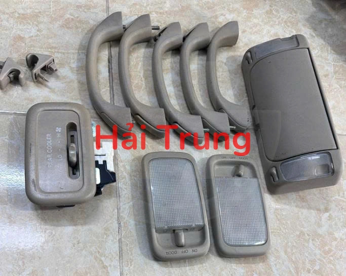 Tay nắm trần, đèn trần Toyota Innova 2006-2016 Tháo Xe