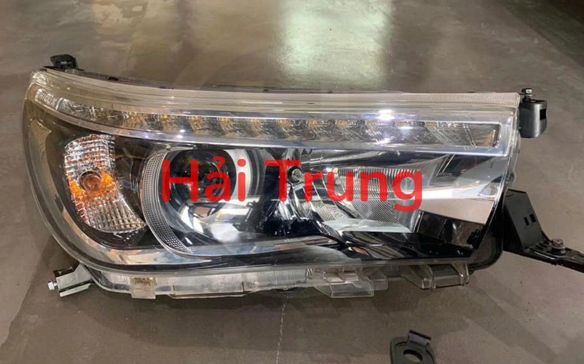 Đèn pha Toyota Hilux 2018 Tháo Xe