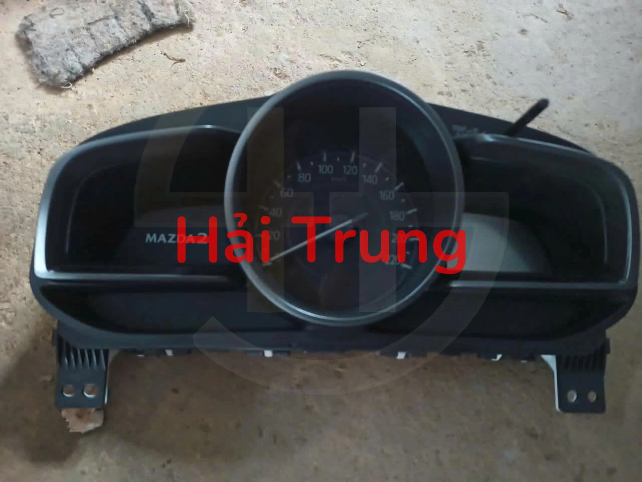 Tháo xe Đồng hồ táp lô Mazda 2