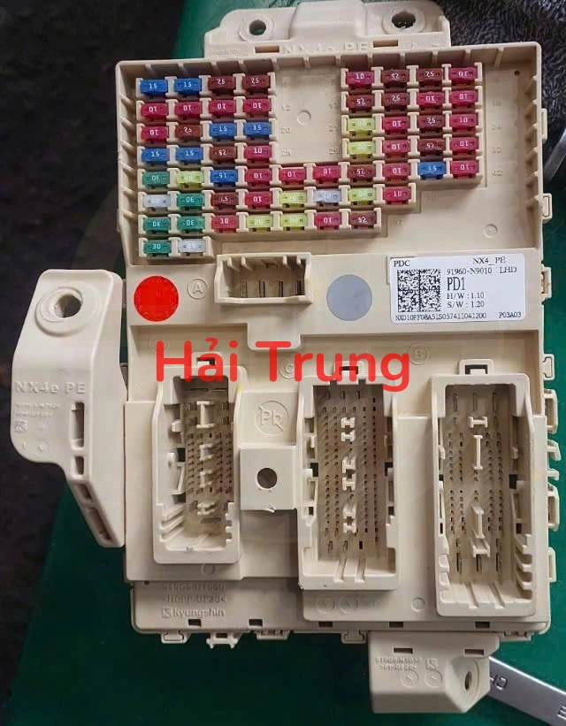Hộp cầu trì trong xe Hyundai Tucson 2022-2025 Tháo Xe 91960-N9010