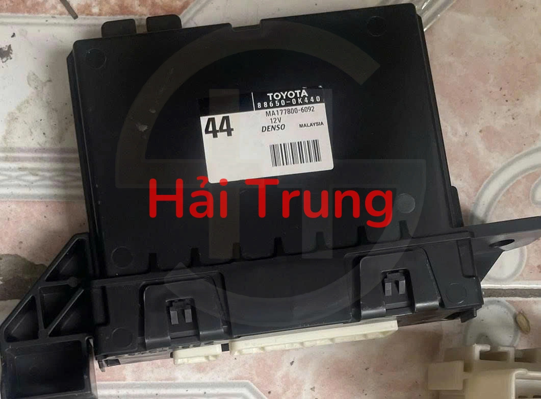 886500K440 Hộp điều khiển điều hòa Toyota Fortuner, Hilux