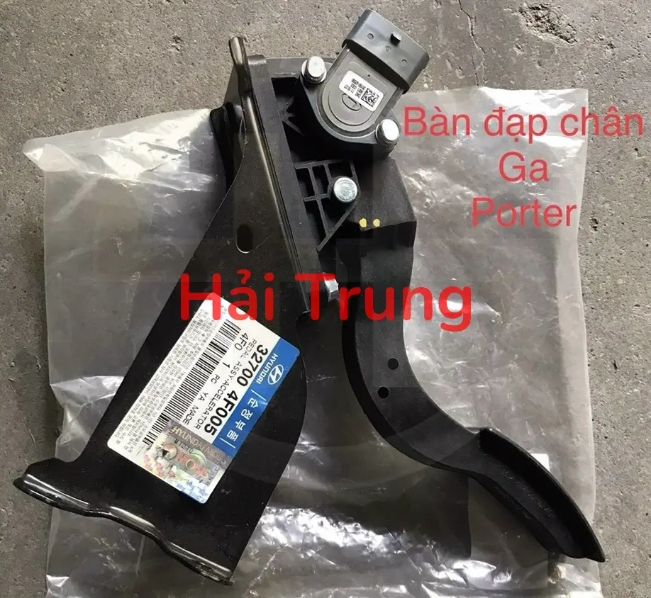 Bàn đạp chân ga Hyundai Porter chính hãng 327004F105. 