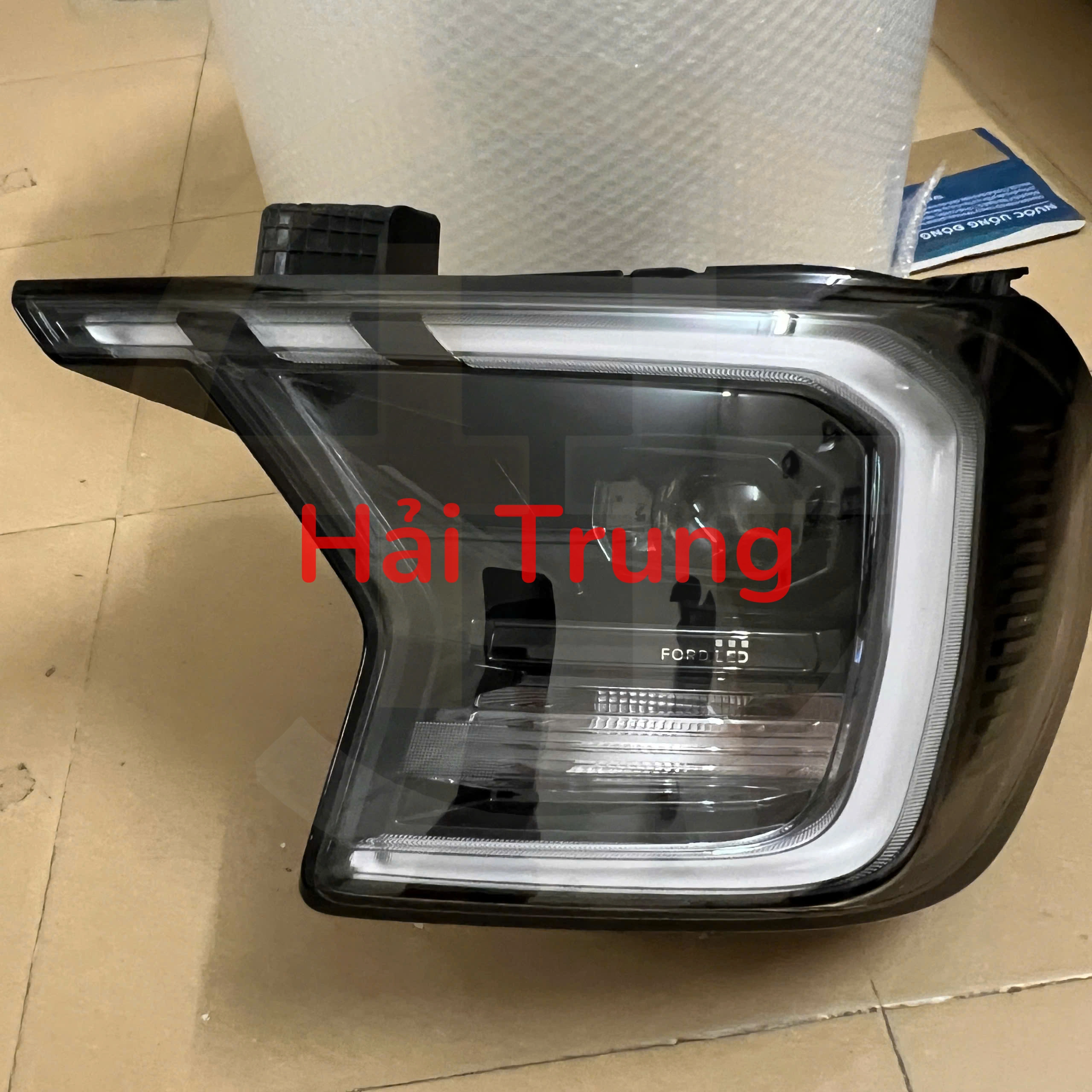 Đèn pha Ford Transit 2025-2026