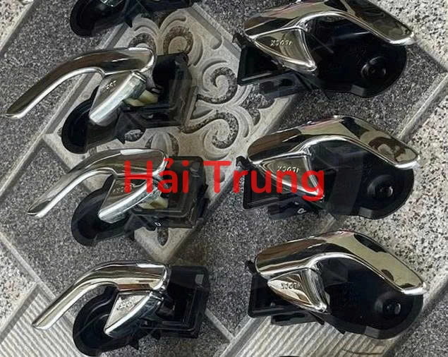 Tay mở cửa trong Ford Escape 2009-2013 Tháo Xe