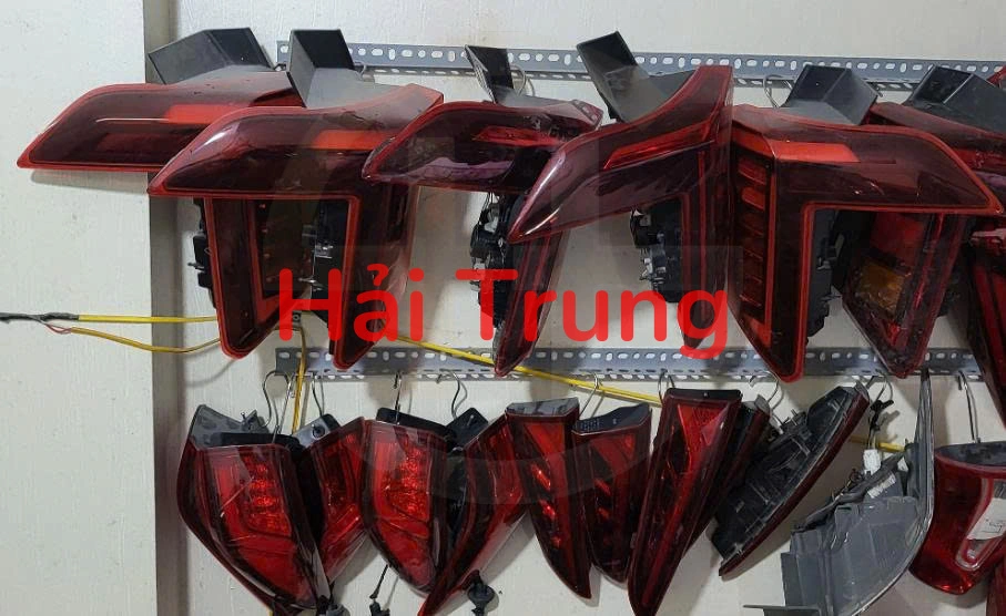 Đèn hậu Kia Carnival 2025 2026 Tháo Xe Zin