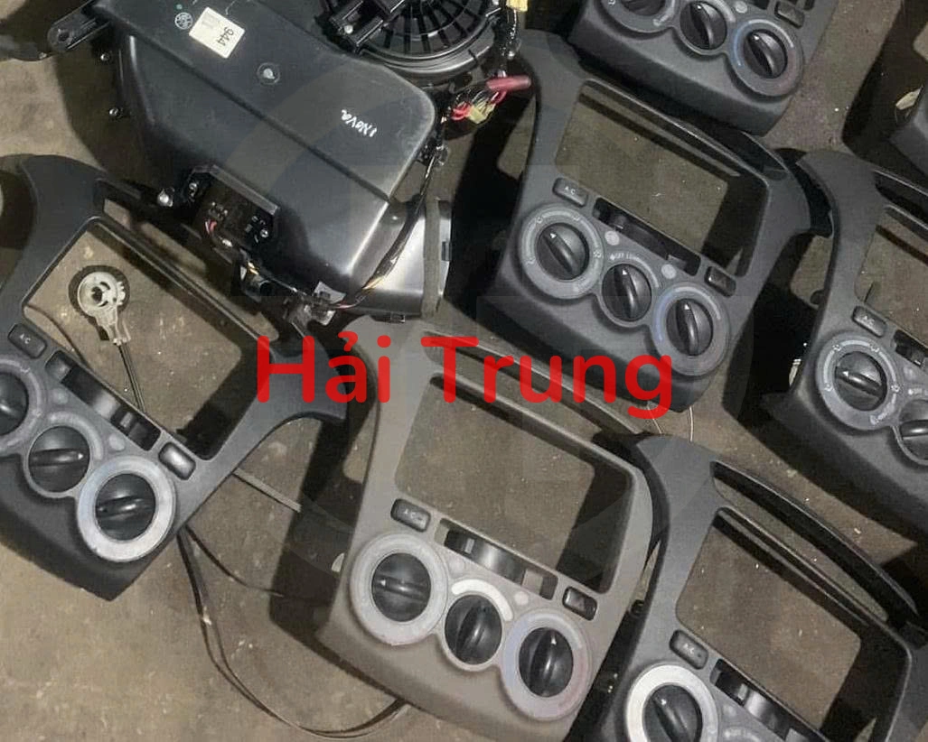 Mặt dưỡng màn hình táp lô Toyota Innova Tháo Xe