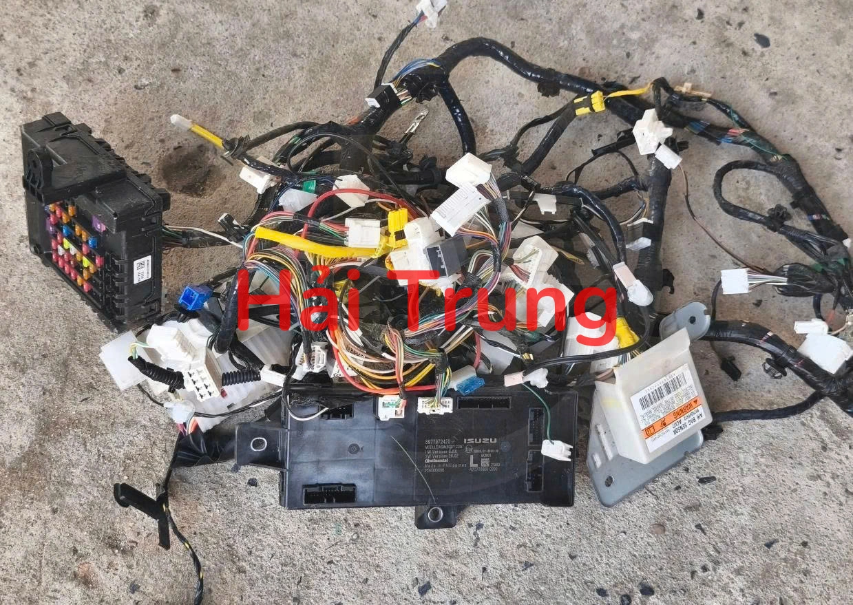 Bộ dây điện trong xe Isuzu Dmax Tháo Xe