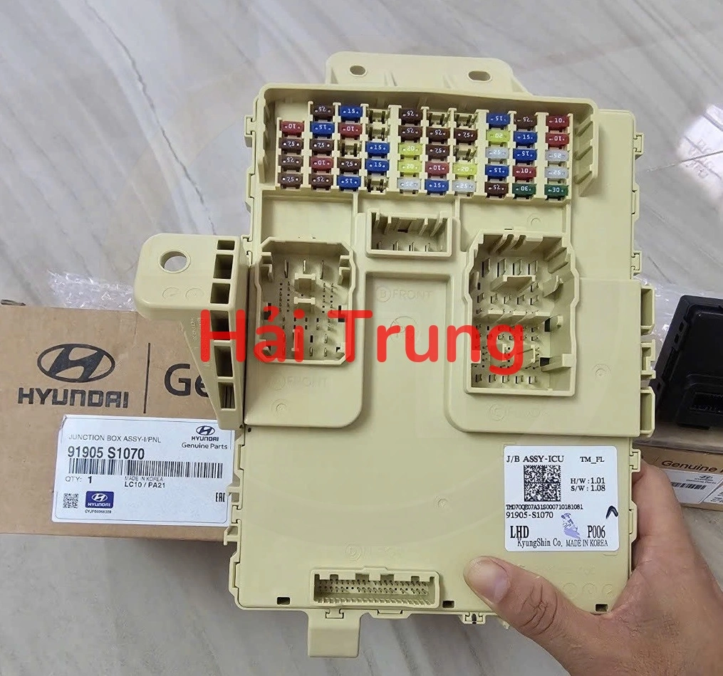 Hộp cầu trì trong xe Hyundai Santafe 2021-2025 91905S1070