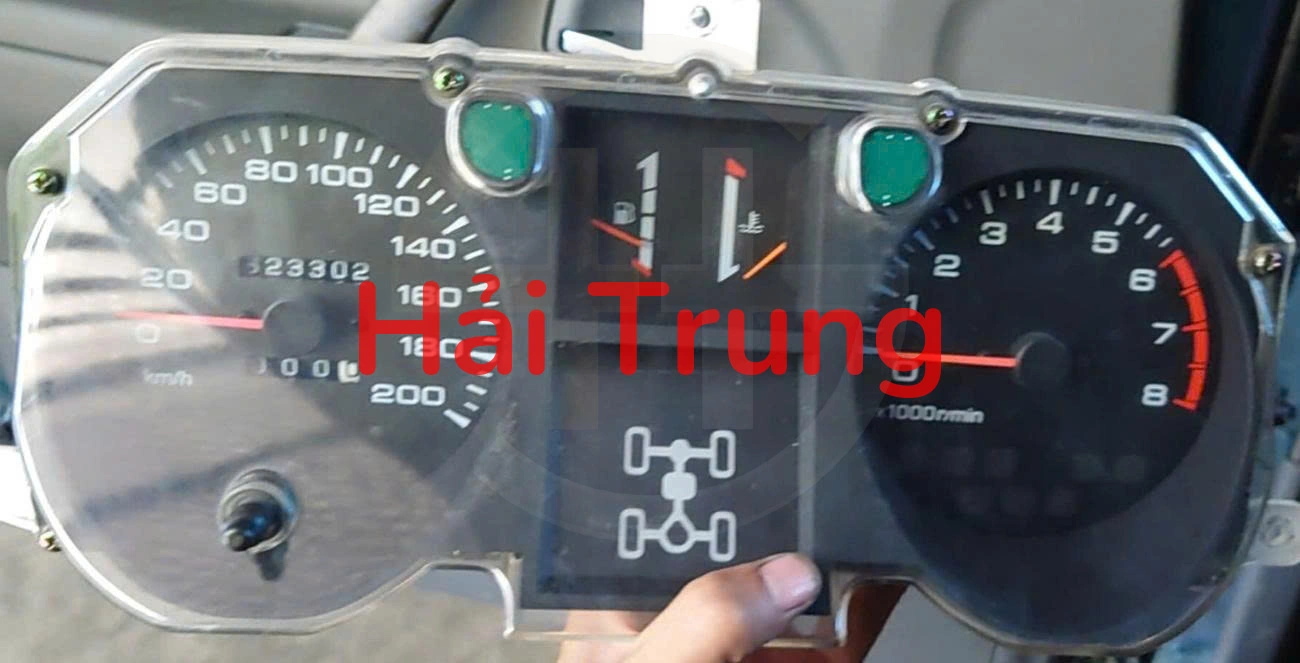Đồng hồ lái trên táp lô Mitsubishi Pajero V33 MR390813