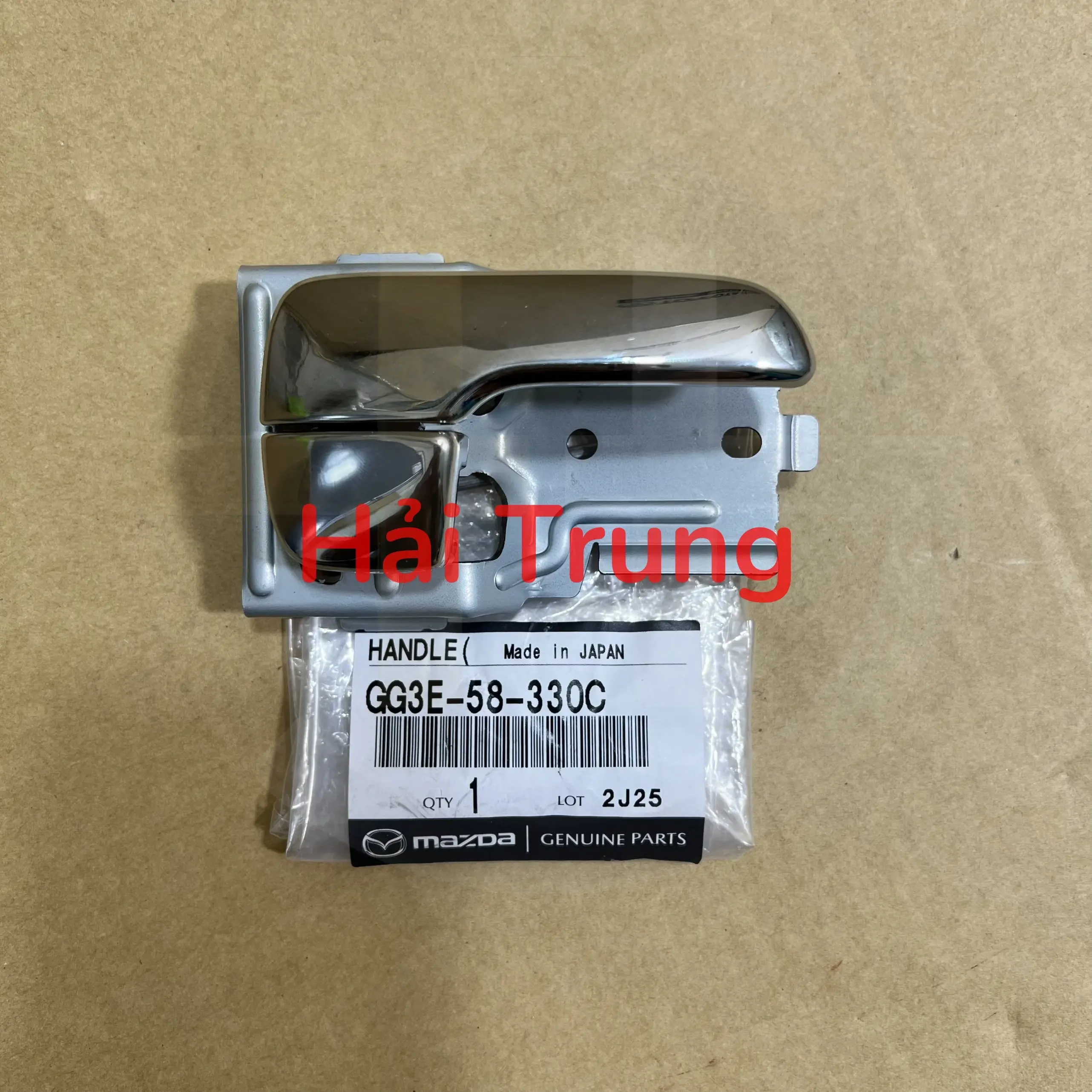 Tay mở cửa trong Mazda 626 chính hãng